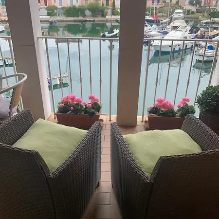 Apartment Romance In Port *