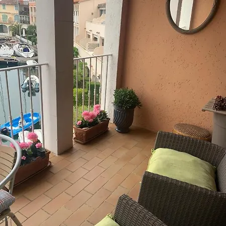 Romance In Port * Grimaud