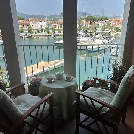 Romance In Port * Grimaud