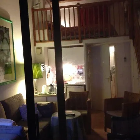 Apartment Romance In Port *