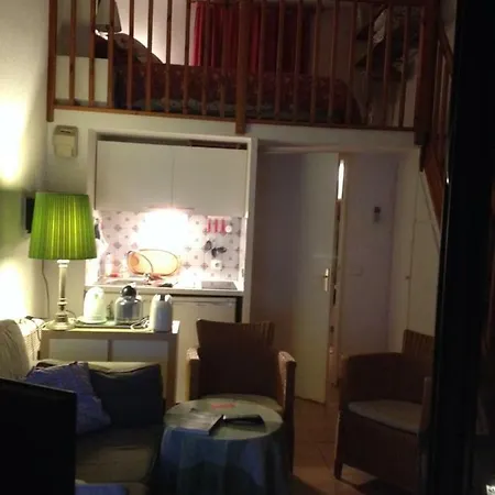 Romance In Port Apartment