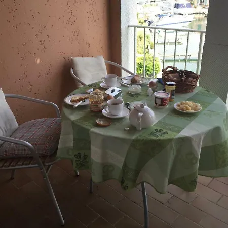 Apartment Romance In Port *
